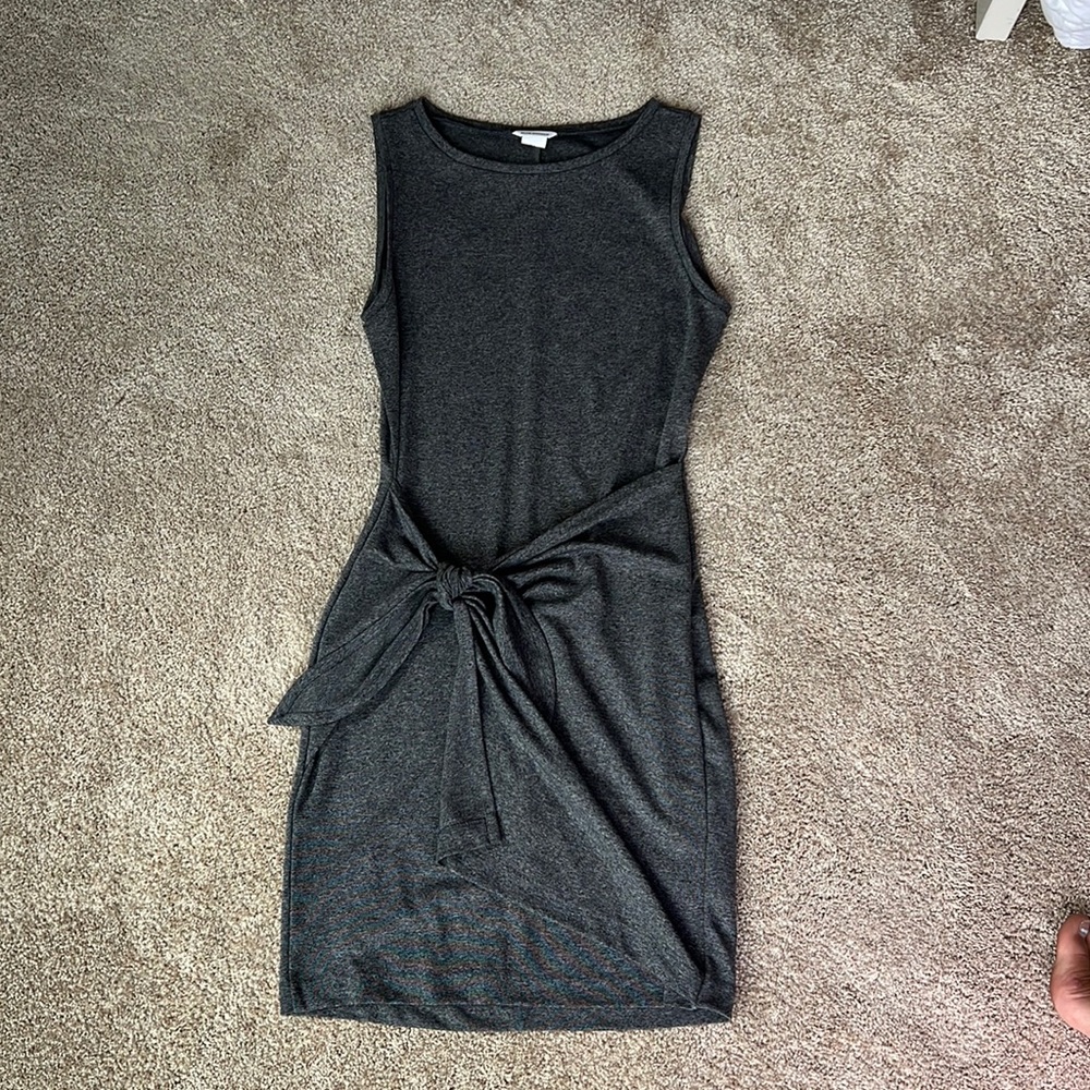Dark grey dress with tie at waist
